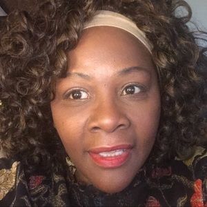 Meet your Posher, Yolanda